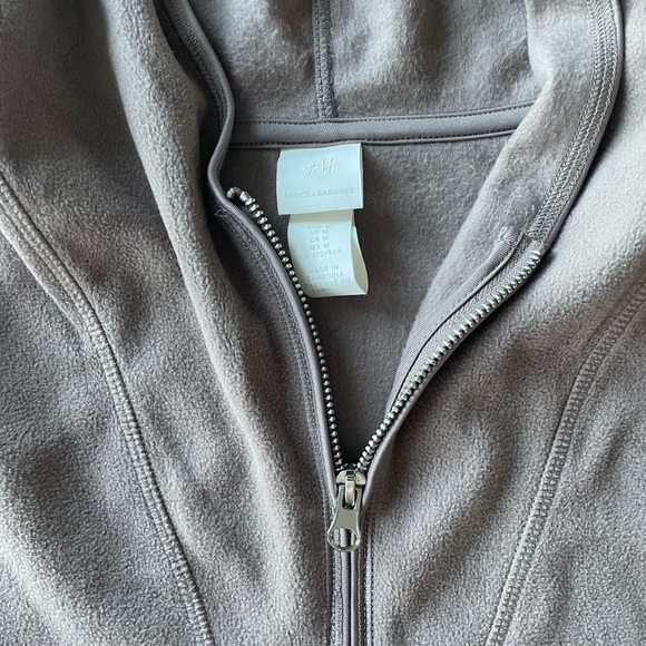 H&M fleece hoodie pullover NWOT - Picture 3 of 3